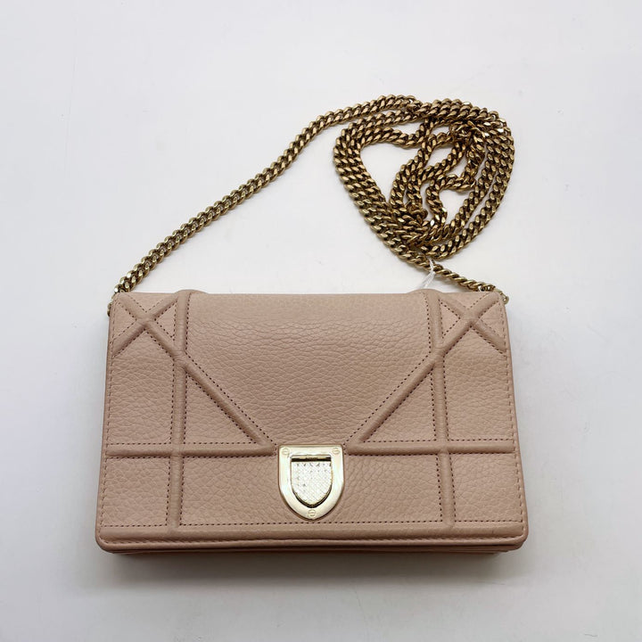 Christian Diorama Wallet on Chain Pink DR244