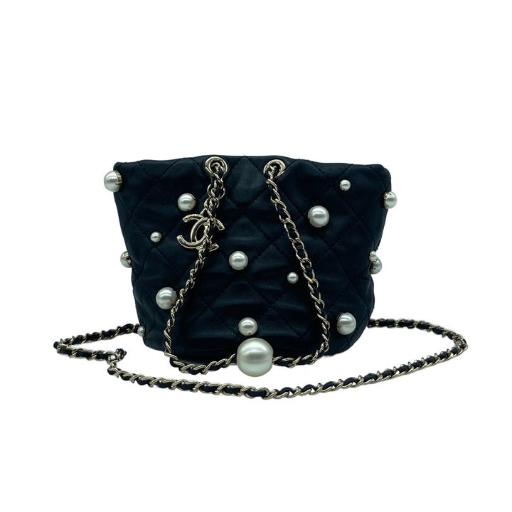 Chanel Lambskin Quilted Pearl Mini Bucket Black (31***20)cc487
