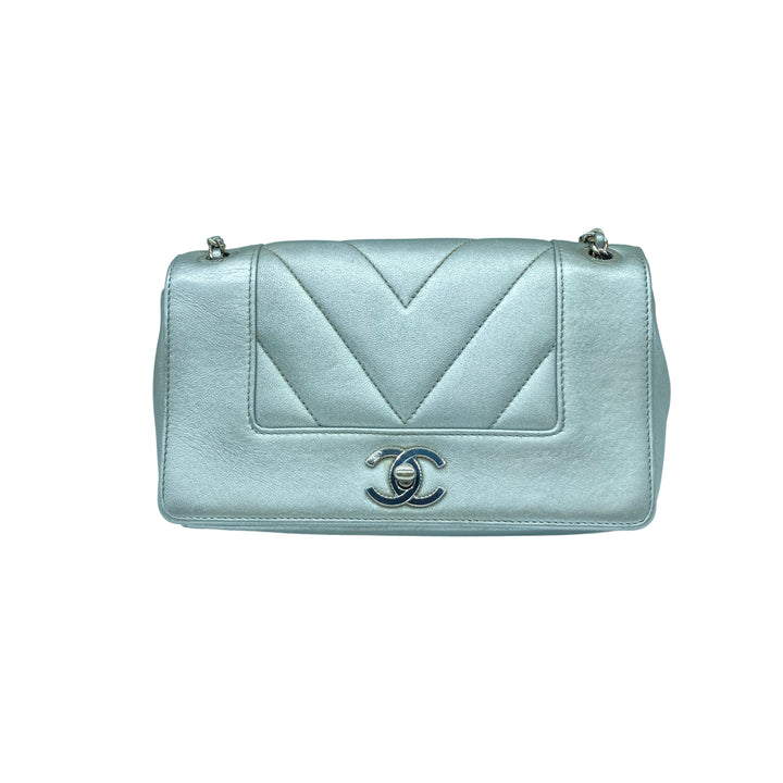 Chanel Chevron Mademoiselle Vintage Flap Shoulder Bag Silver (24***68) CC495