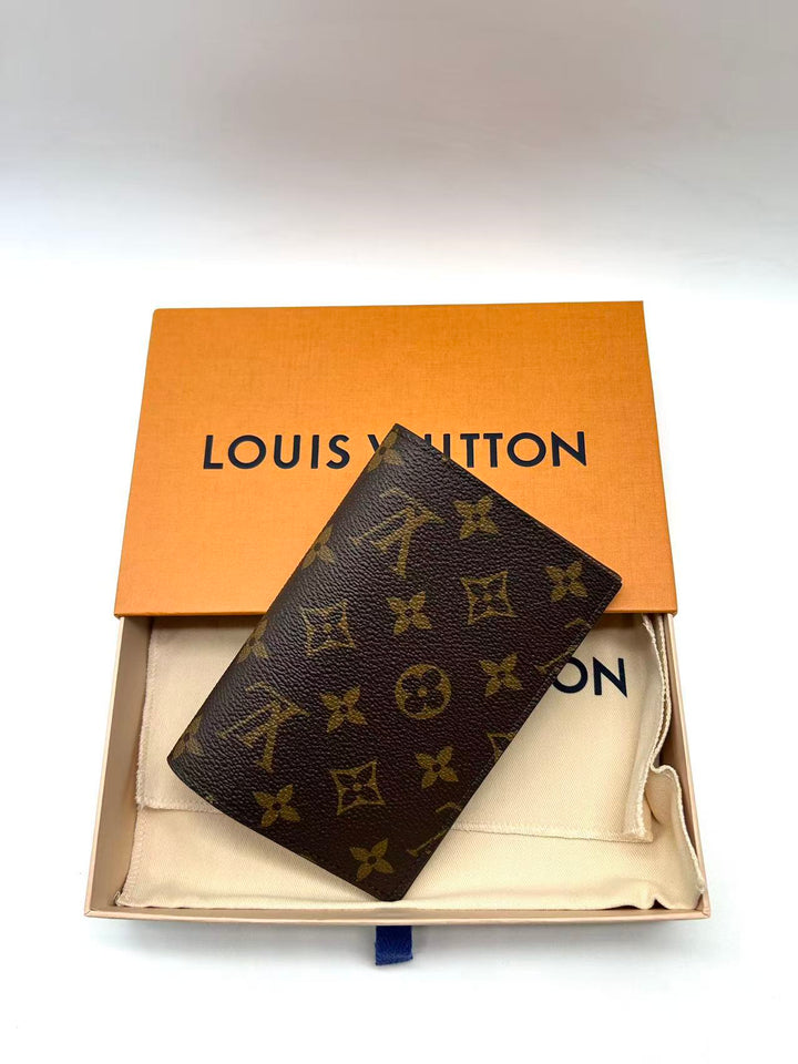 Louis Vuitton Classic Monogram Passport Cover Microchipped 2025