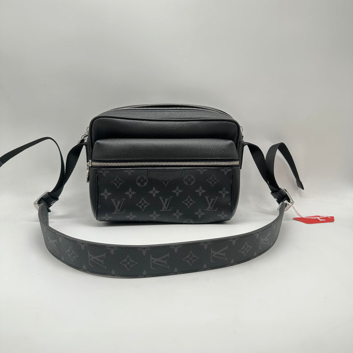 Louis Vuitton Monogram Outdoor Messenger Shoulder Bag LV1080
