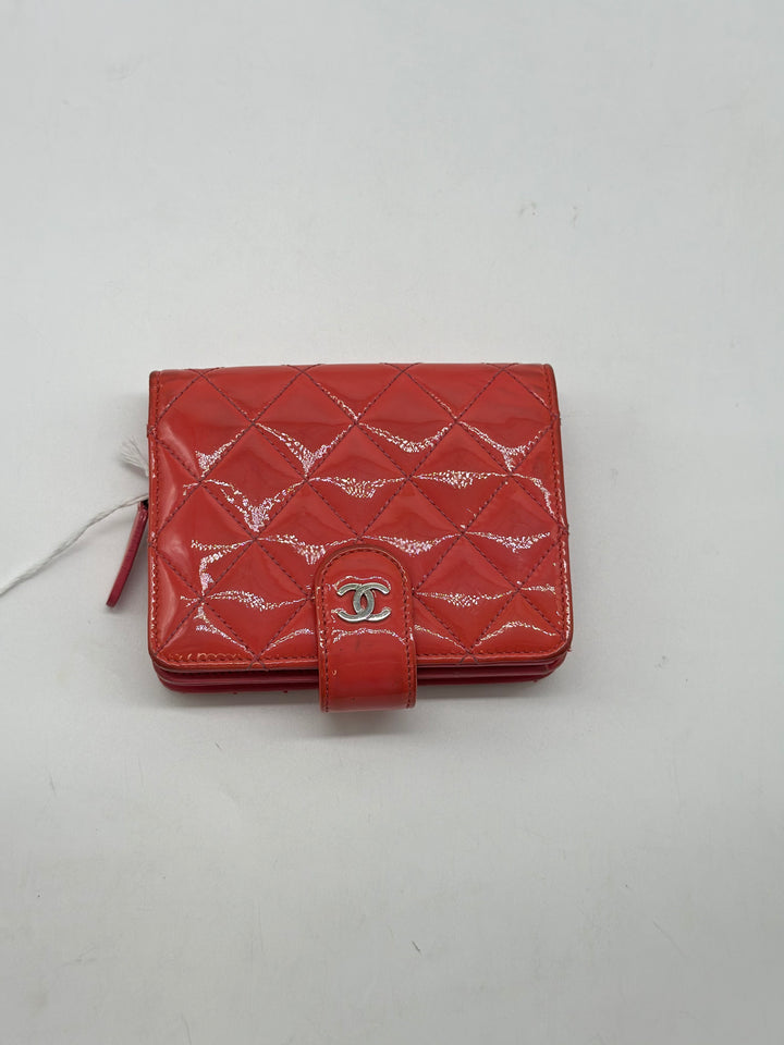 Chanel Patent CC Wallet Bifold Pink (17***61) cc386