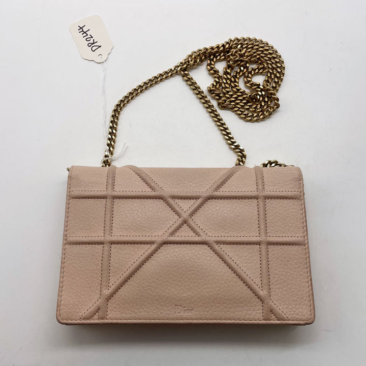 Christian Diorama Wallet on Chain Pink DR244