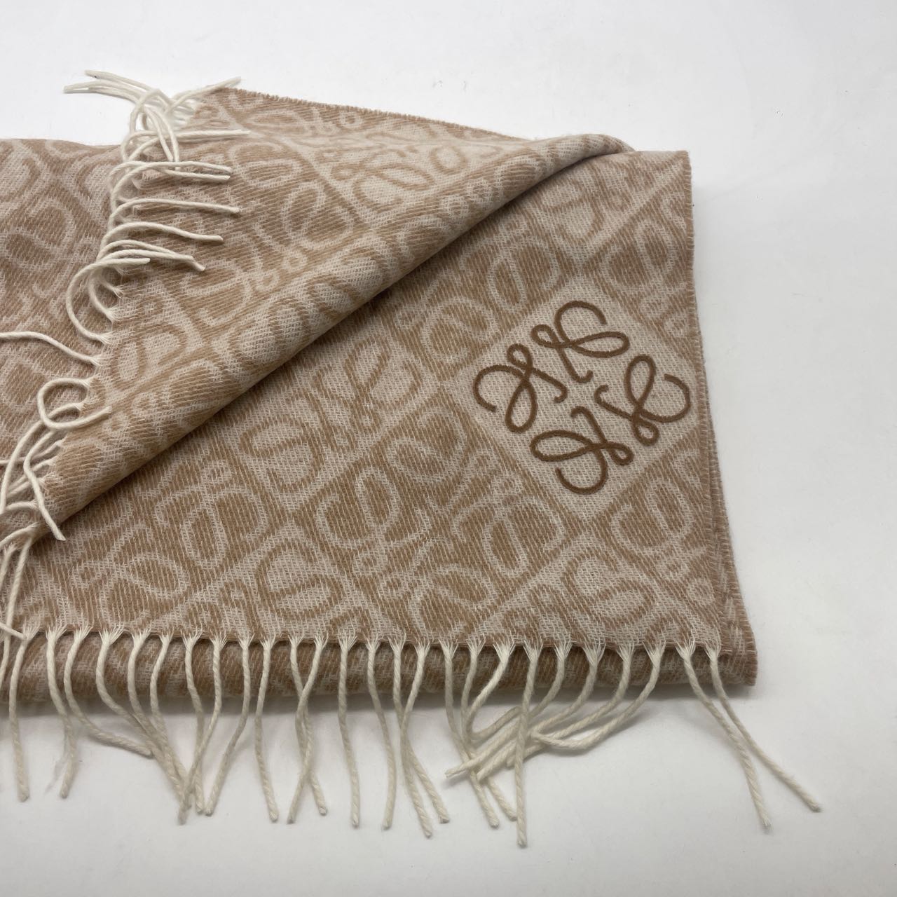 Pre-owned Loewe Anagram Scarf in Wool and Cashmere Beige