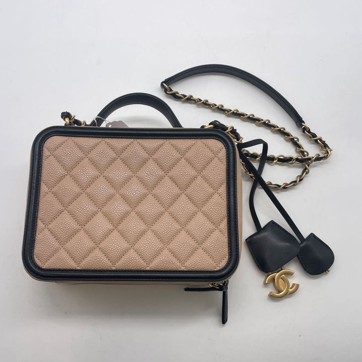 Chanel Quilted Caviar Vanity Case Medium Filigree Beige CC561
