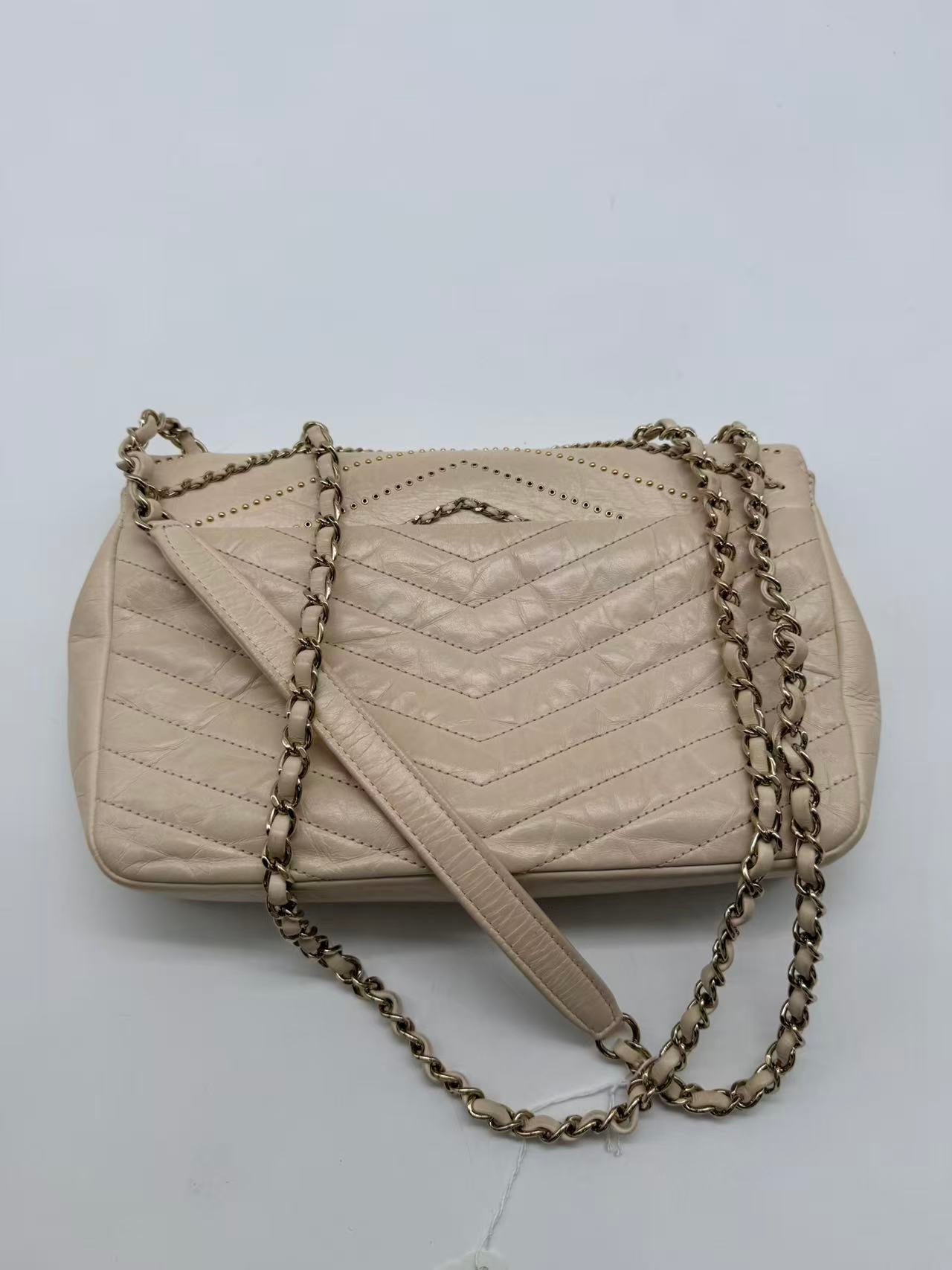 Chanel Chevron Crinkled Calfskin Messenger White CC579