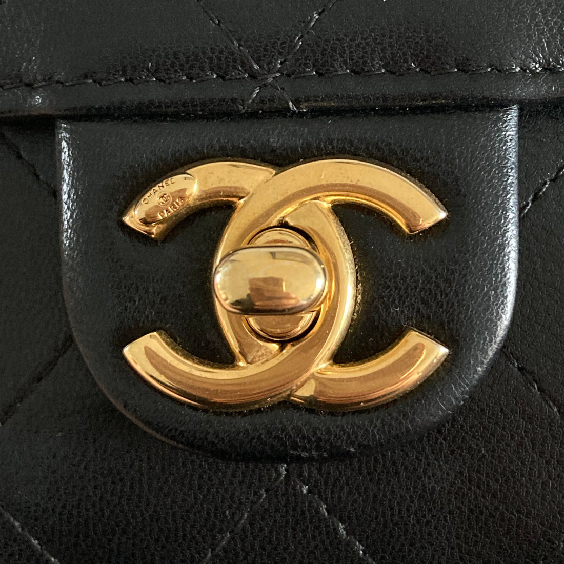 Chanel Goatskin Chic Pearls Clutch On Chain Black