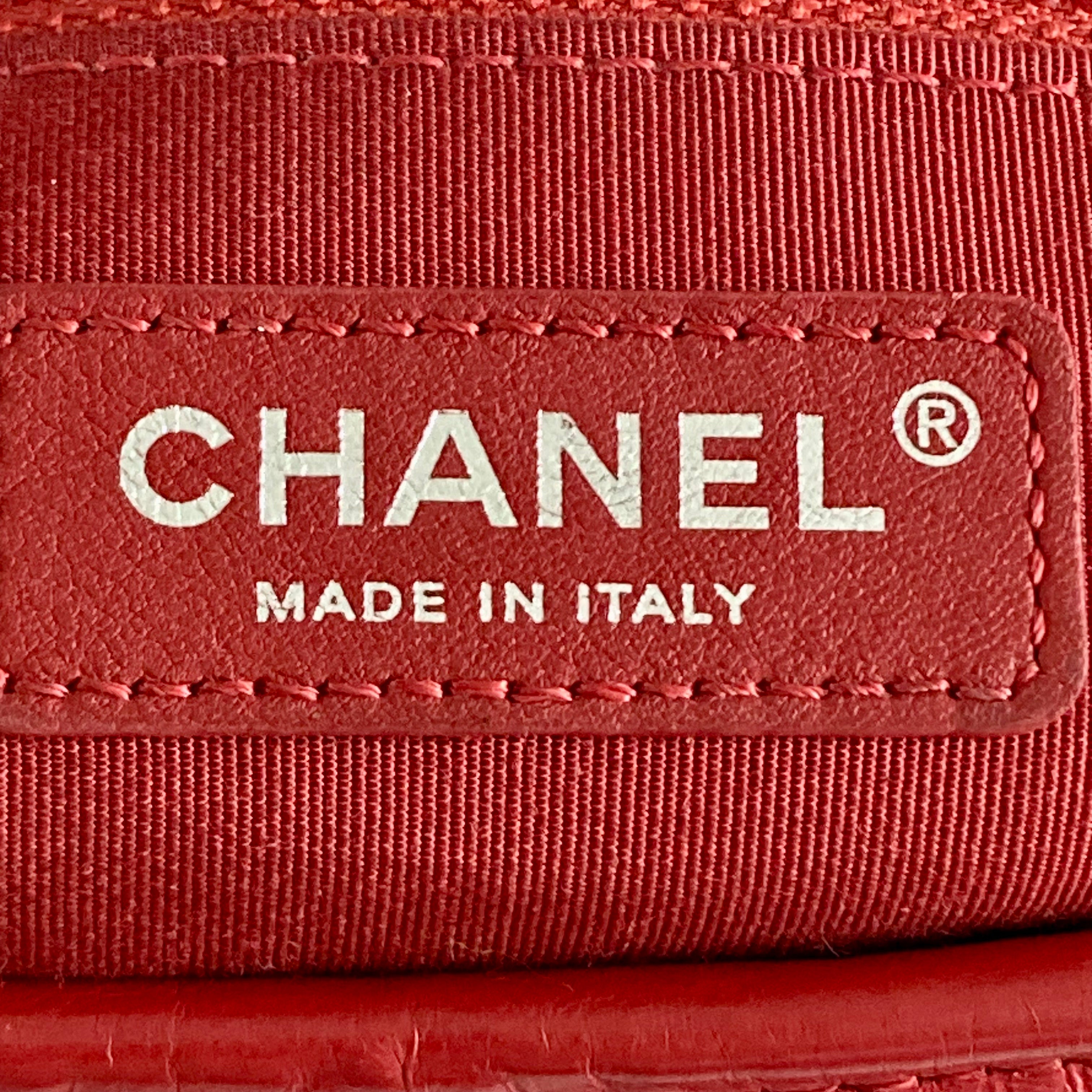 Chanel Aged Calfskin Gabrielle Hobo Small Red GHW （28***84）