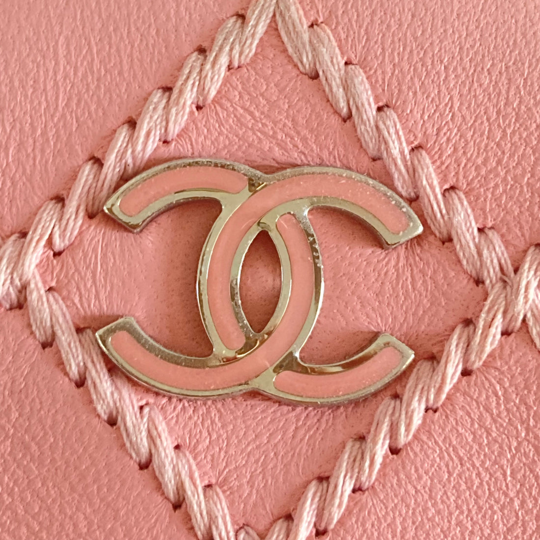 Chanel Lambskin Stitch Round Clutch With Chain Pink