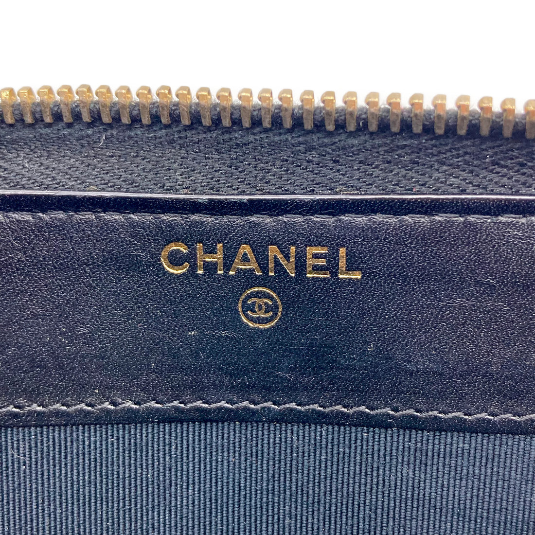 Chanel 2.55 Quilted Patent Zip Wallet Black (185***96)CC353