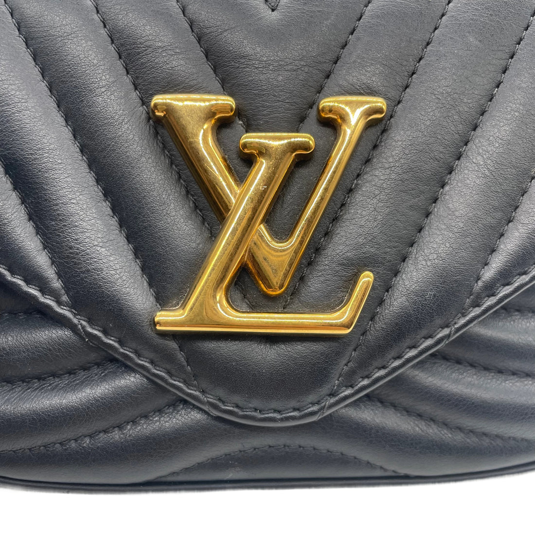 Louis Vuitton Calfskin New Wave Chain PM Smoothie black LV956