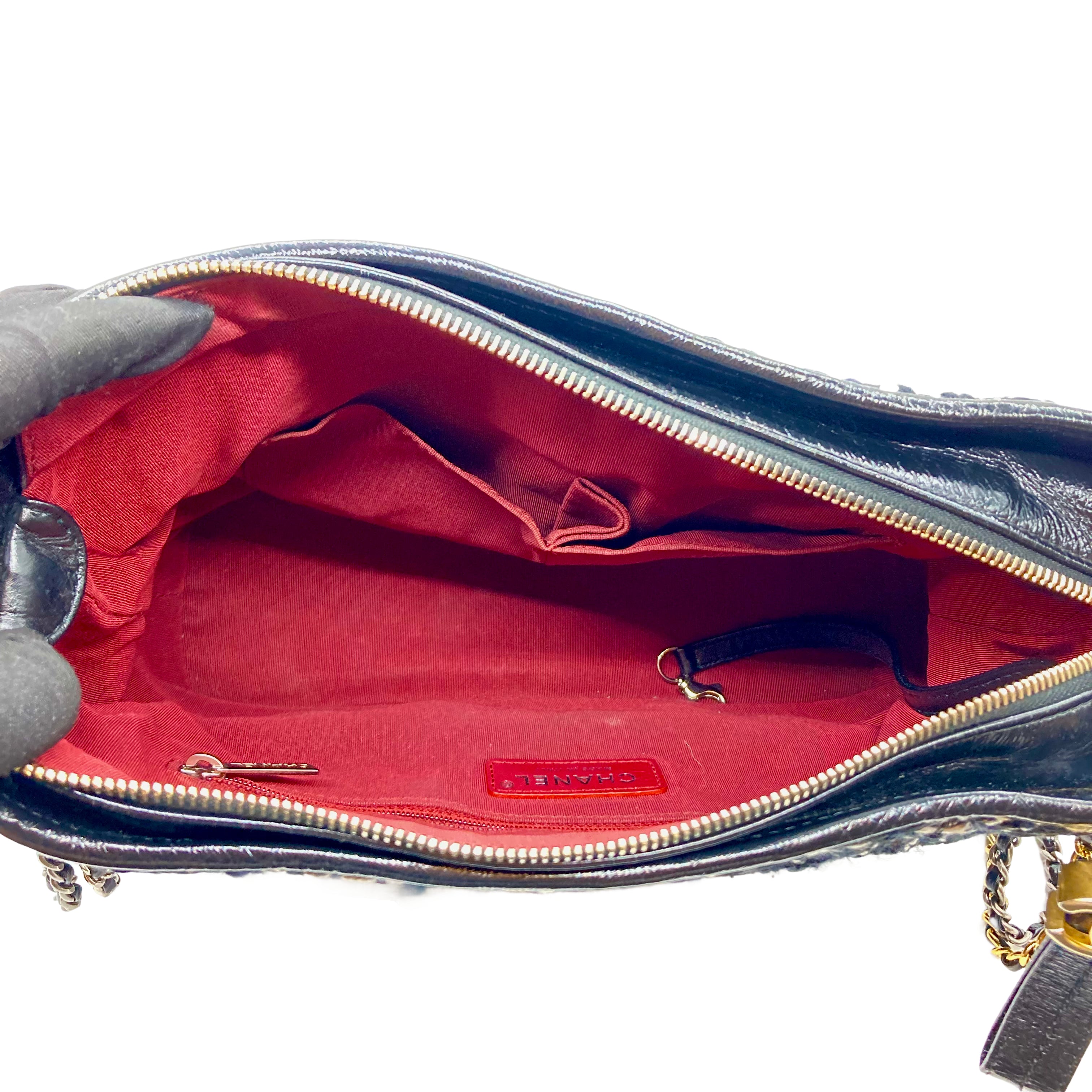 Chanel Tweed Gabrielle Medium Shoulder Bag White/Black (26***05) CC374