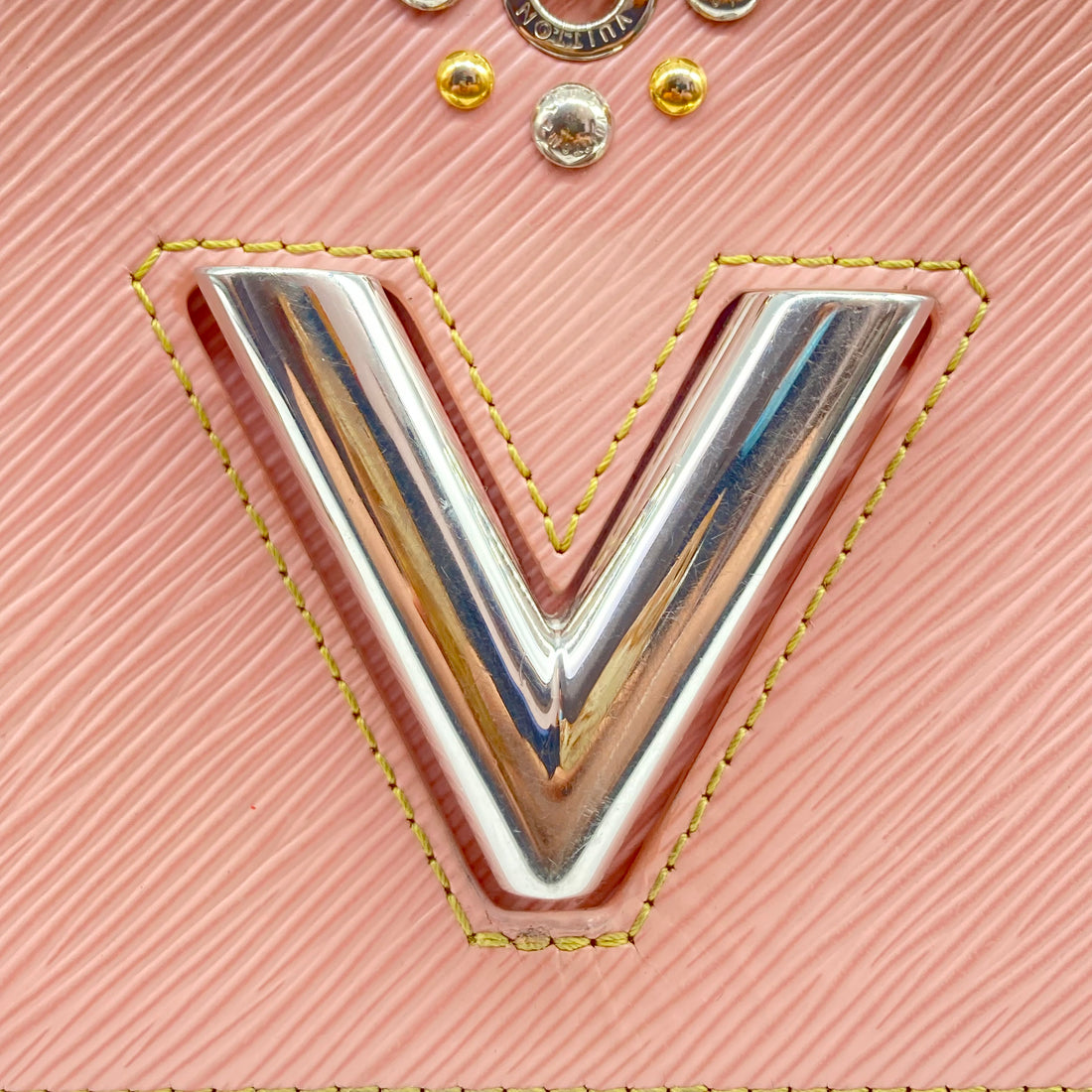 Louis Vuitton EPI Mechanical Flower Twist MM Pink (FL4136) LV979
