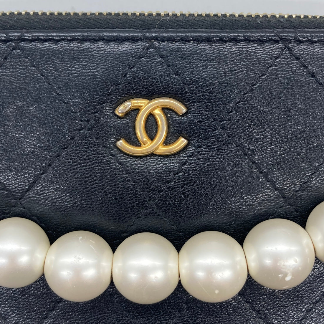 Chanel Quilted Pearl Wallet on Chain Black (29***63) CC399