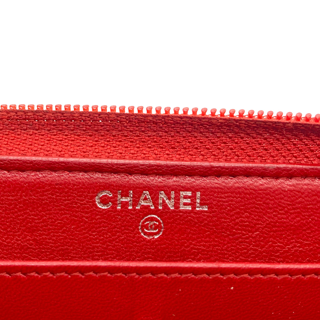 Chanel Camellia Embossed Zip Wallet Red (15***86)CC448