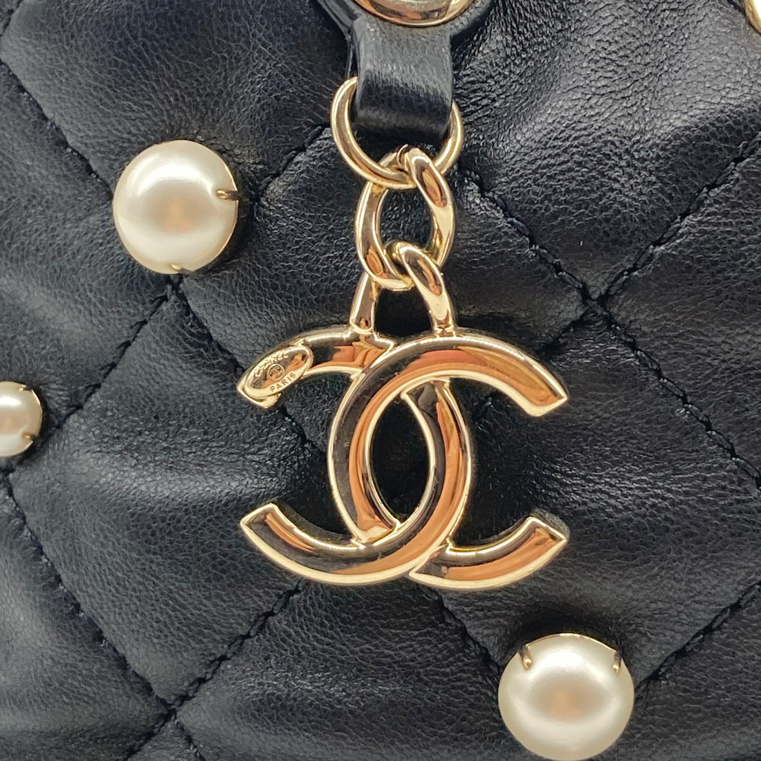 Chanel Lambskin Quilted Pearl Mini Bucket Black (31***20)cc487