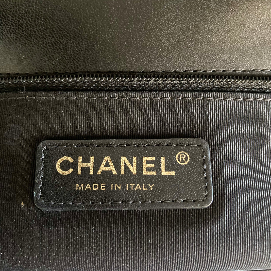 Chanel Quilted Calfskin Crest Embellished Boy Multicolor (21***51)CC409