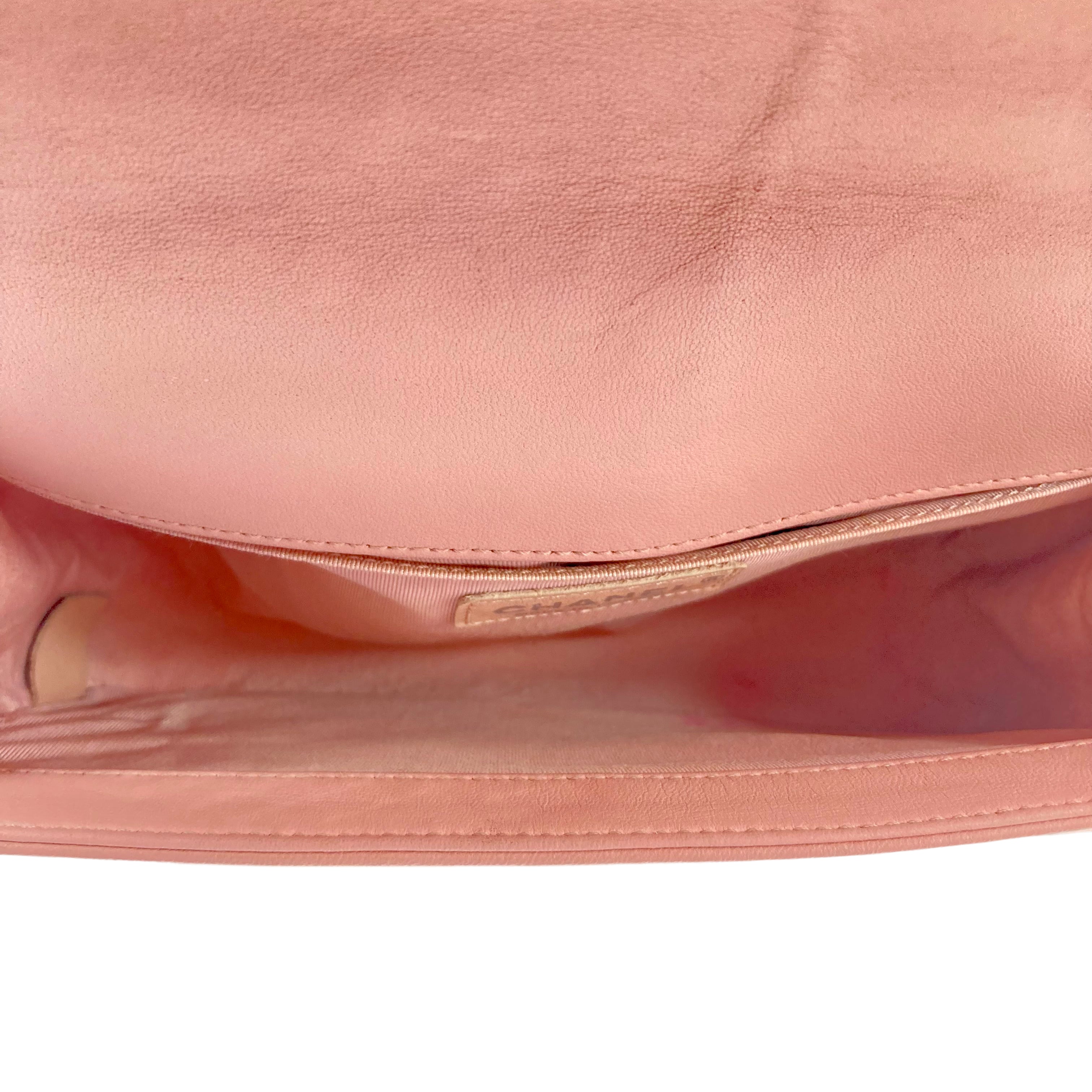 Chanel Quilted Lambskin Medium Flap Boy Pink（20***49）CC475