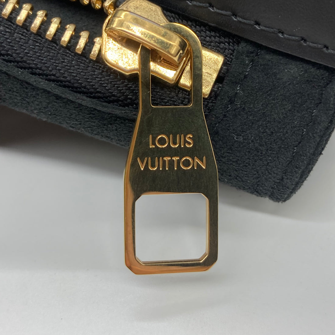 Louis Vuitton Phenix Monogram PM Shoulder Bag lv1030