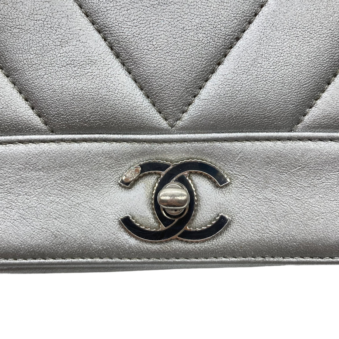 Chanel Chevron Mademoiselle Vintage Flap Shoulder Bag Silver (24***68) CC495
