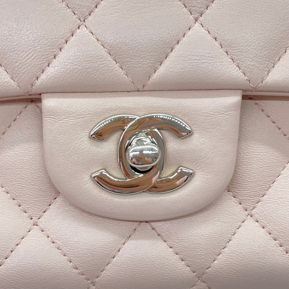 Chanel Quilted Calfskin Classic Double Flap Pink (14***59) CC556