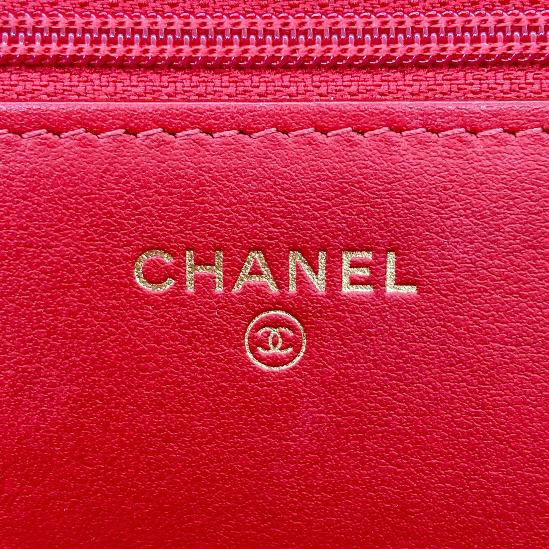 Chanel Quilted 2.55 Calfskin Crossbody Bag Red (26***49) CC555