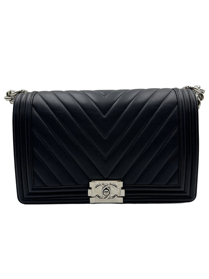 Chanel Chevron Calfskin Large Boy Black (22***91) CC597