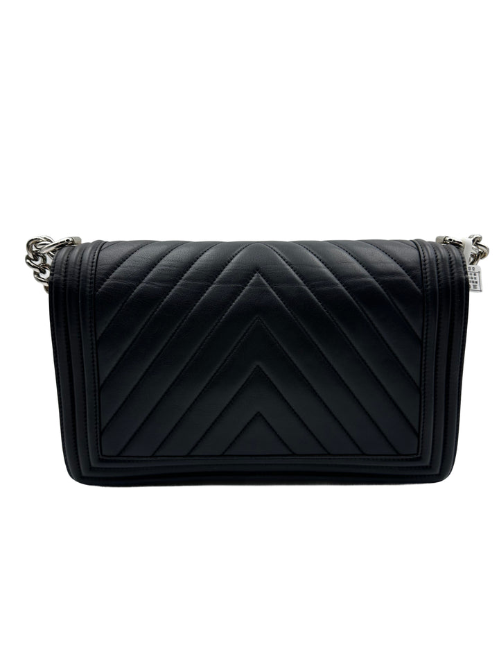 Chanel Chevron Calfskin Large Boy Black (22***91) CC597