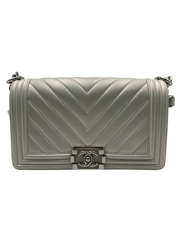 Chanel Chevron Medium Flap Boy Bag Pearl White (25***87) CC590