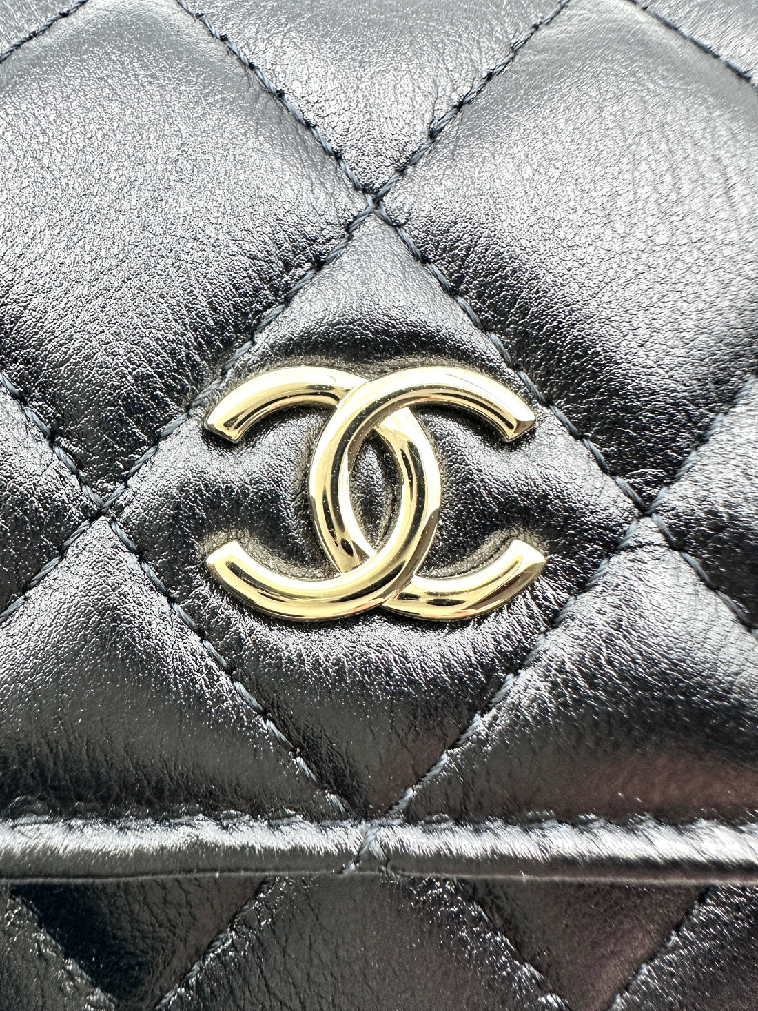 Chanel Quilted leather Pearl Chain Mini Bag Flap (30***16) cc685