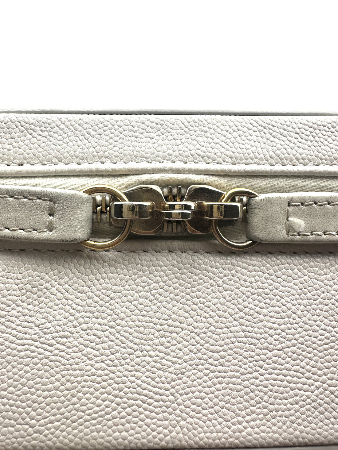 Chanel Quilted Caviar Vanity Case Filigree White (25***73）cc663