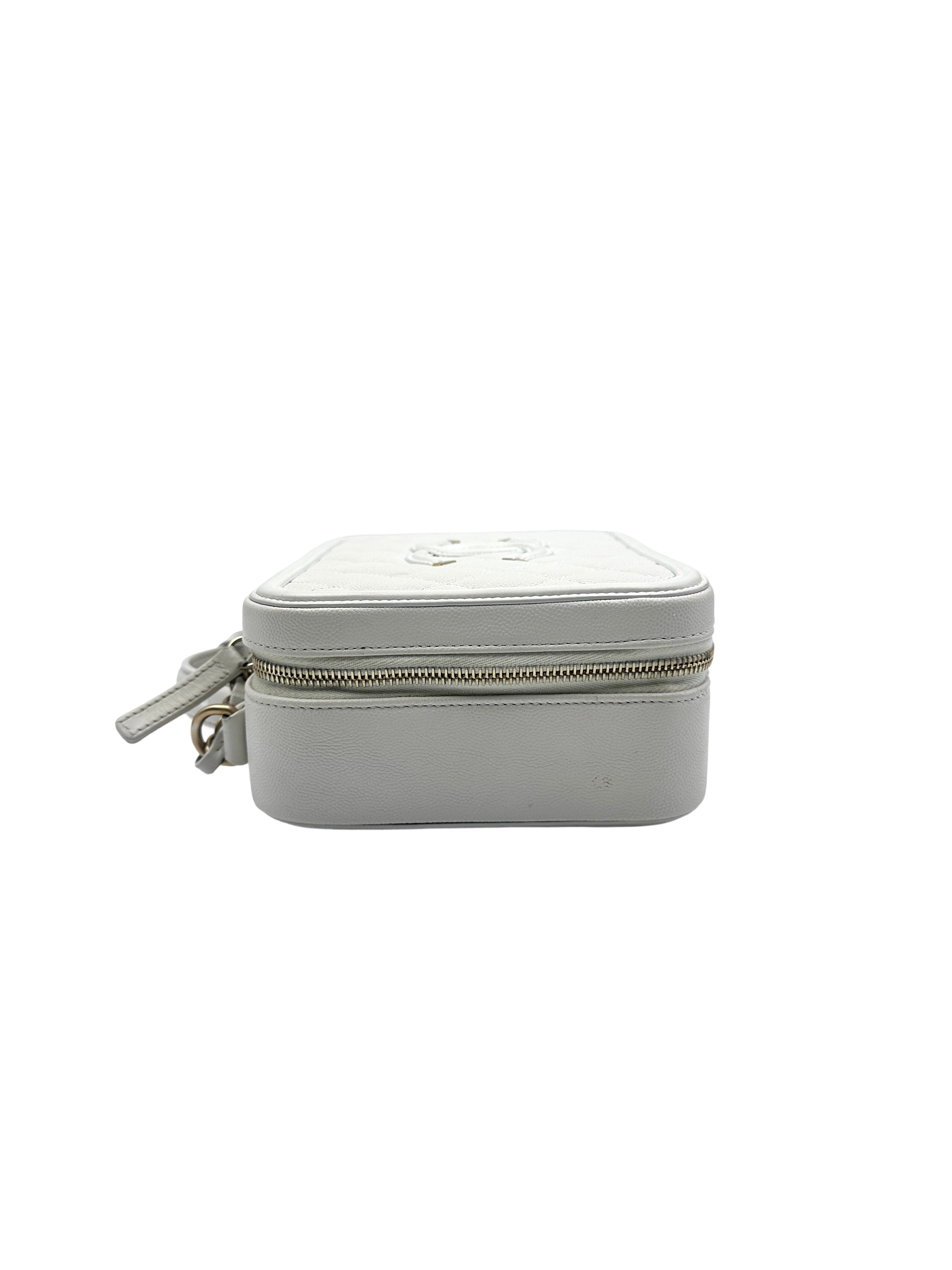 Chanel Quilted Caviar Vanity Case Filigree White (25***73）cc663
