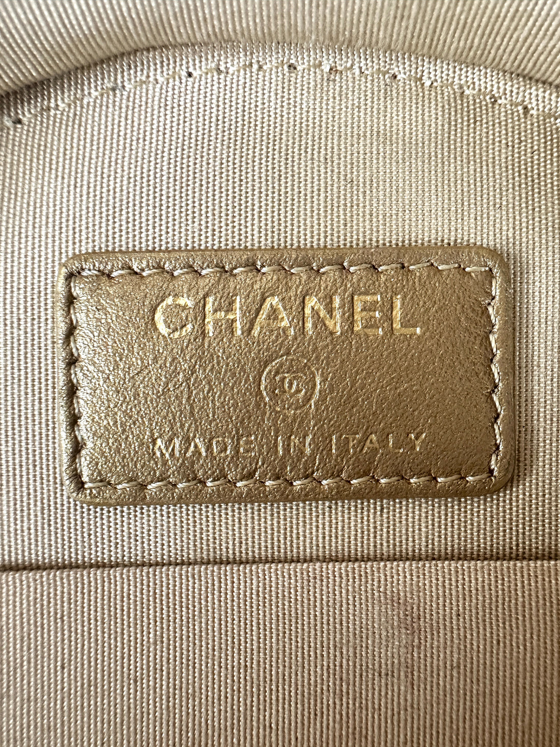 Chanel Quilted Lambskin Round Vanity Crossbody Black (29***57) CC643