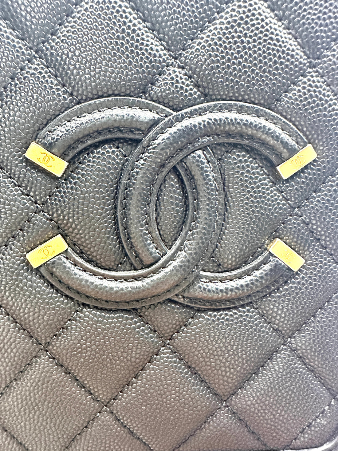 Chanel Caviar Quilted Leather Small CC Filigree Vanity Case Black (28***74) cc671