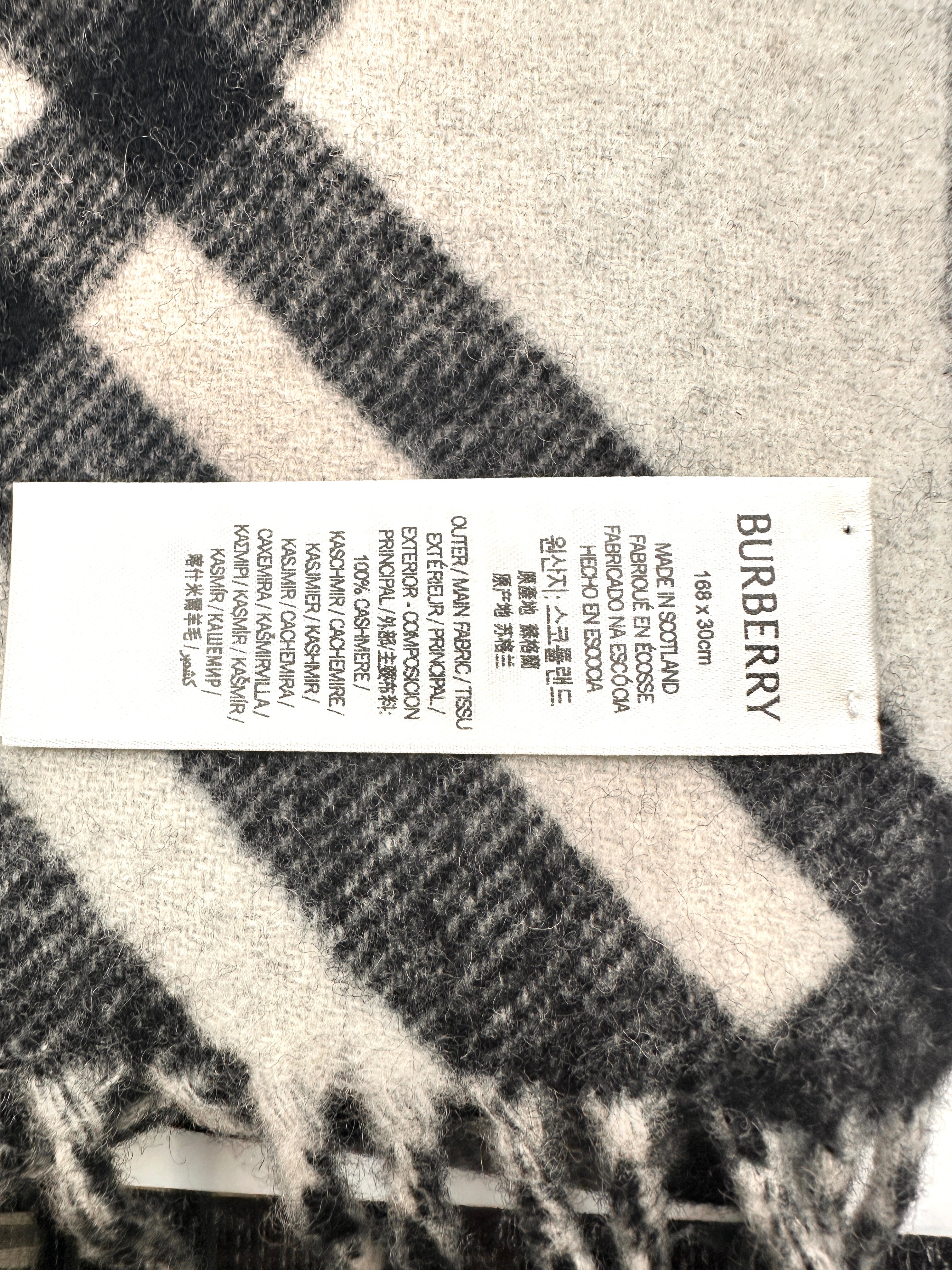 Burberry Vintage Black Check Wool Scarf With Tassels BBS04