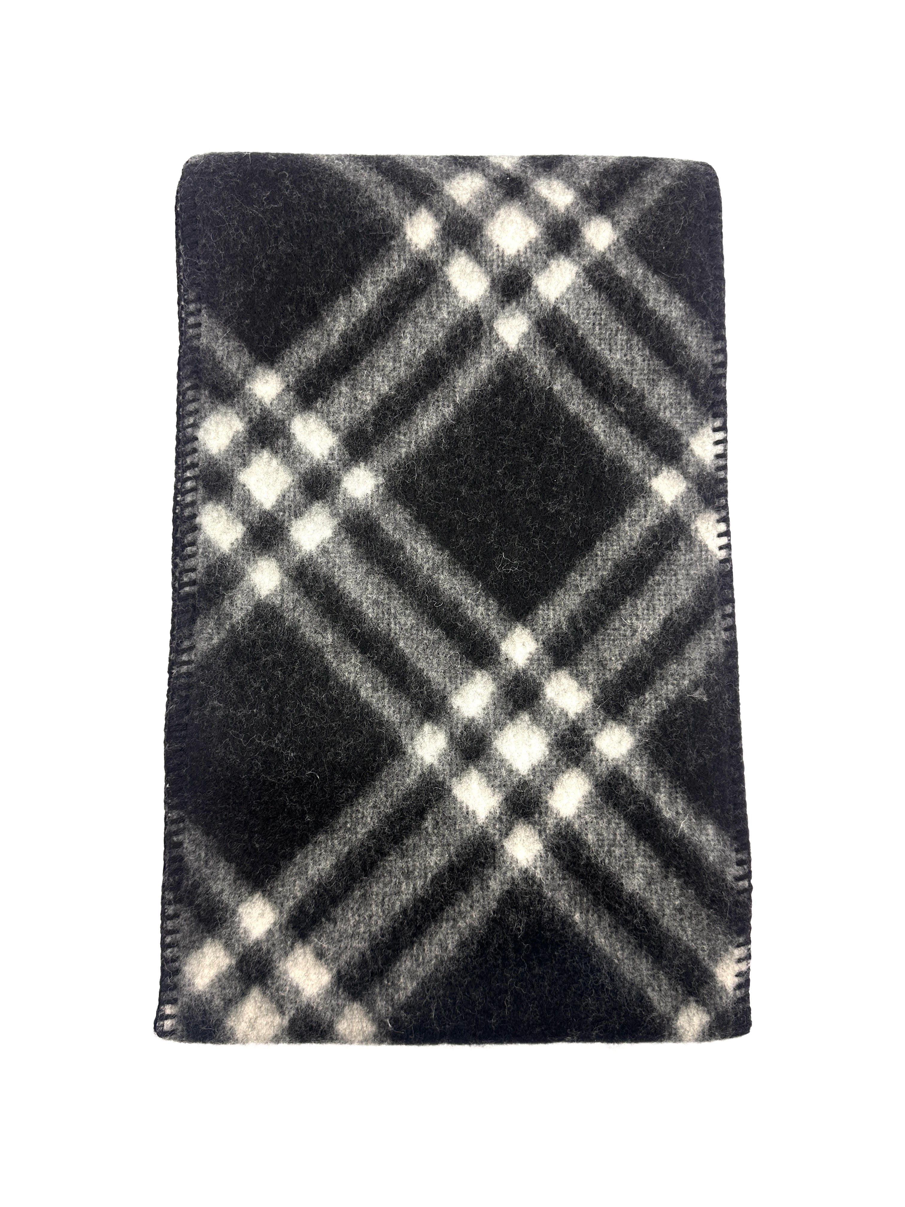Burberry Black and White Check Wool Scarf BBS03