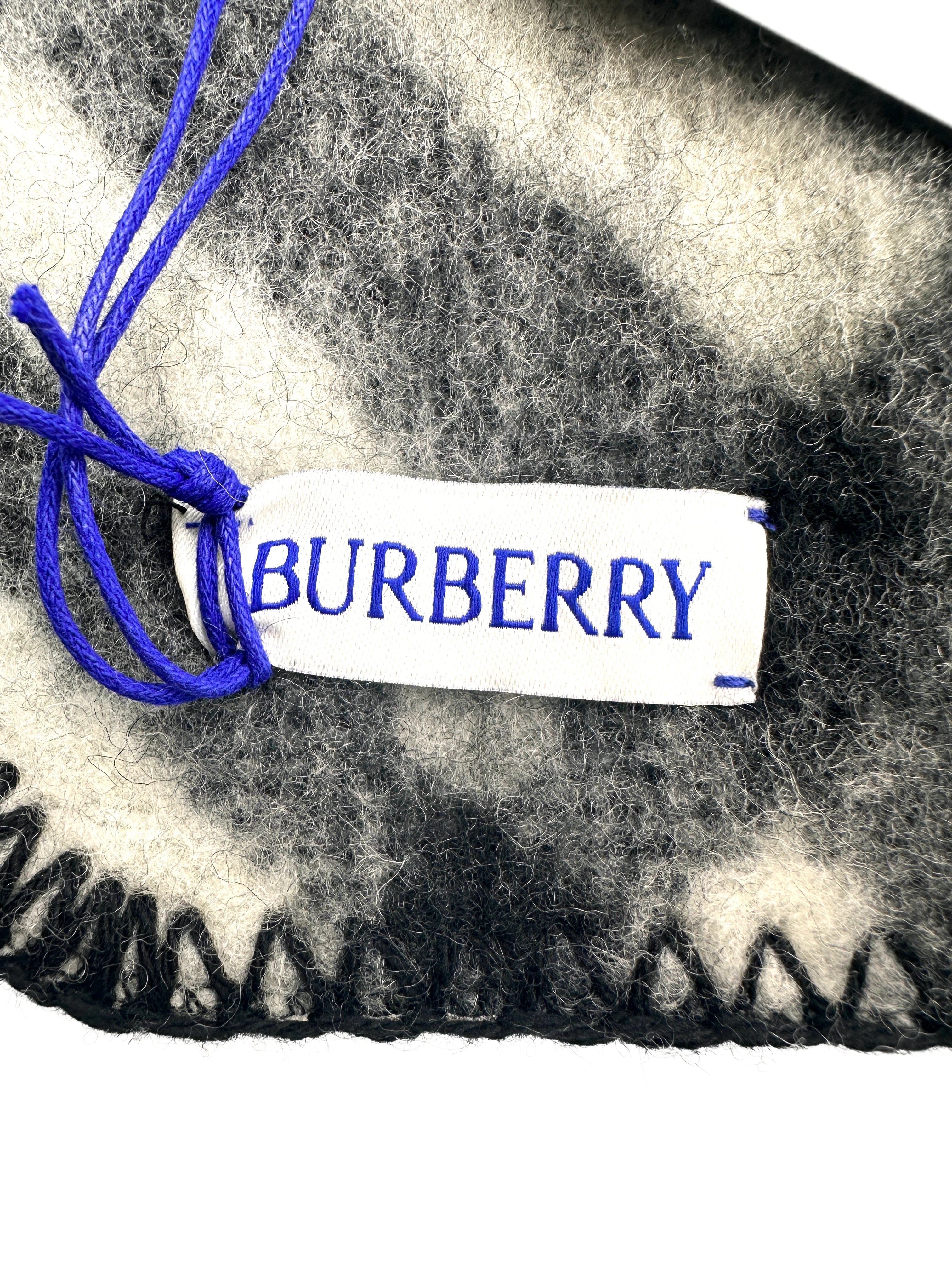 Burberry Black and White Check Wool Scarf BBS03