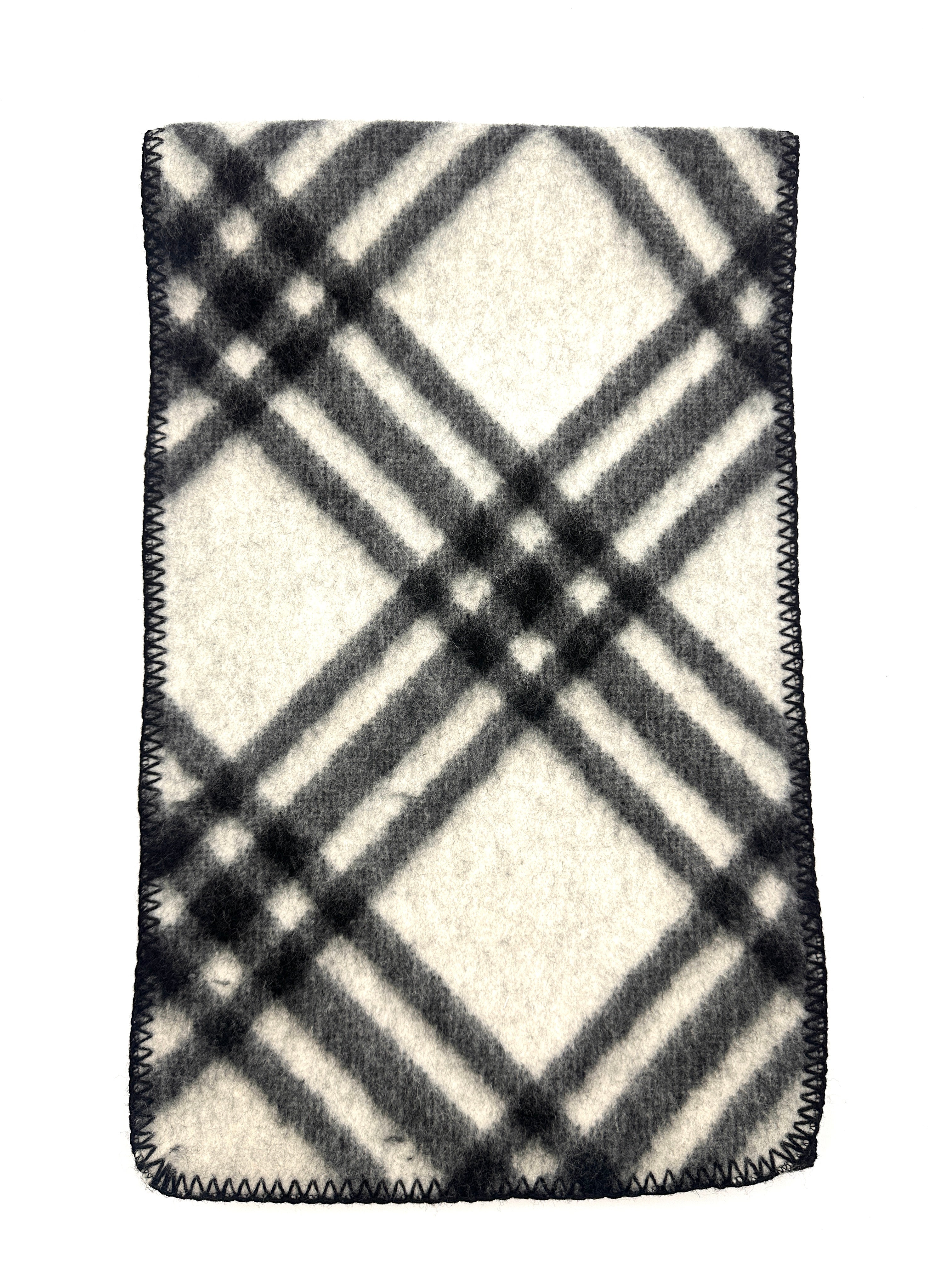 Burberry Black and White Check Wool Scarf BBS03