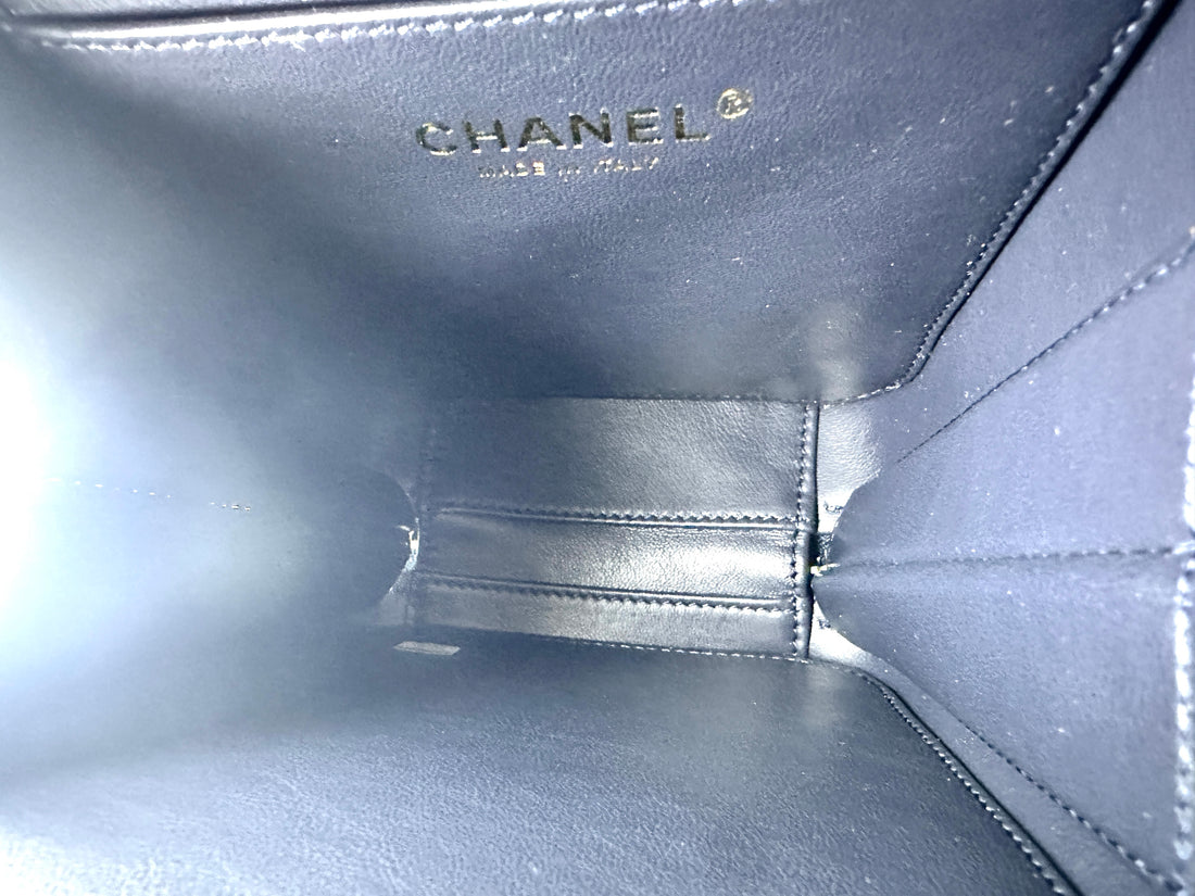 Chanel Tweed Vanity Case Crossbody Navy Fullset (30***63) cc719