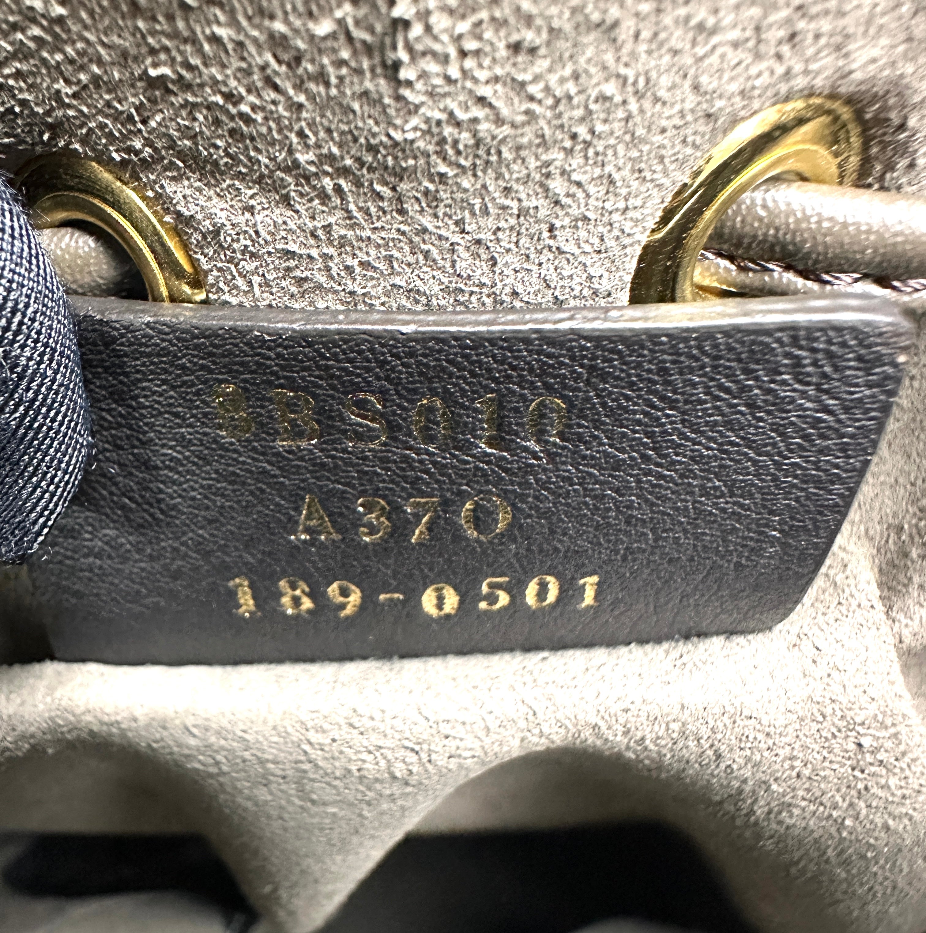 Fendi Off-white leather Mon Tresor bucket ff54