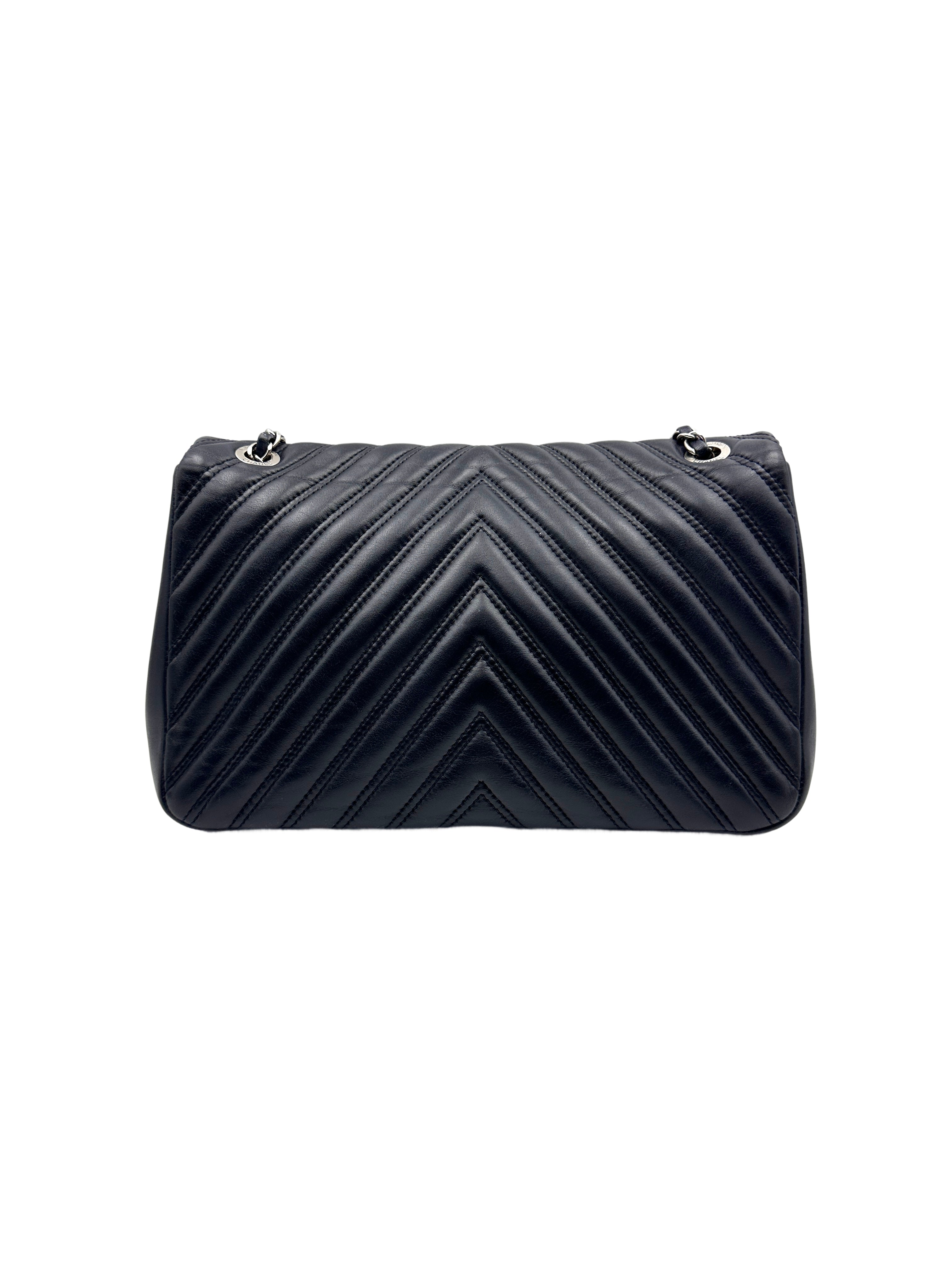 Chanel Chevron Lambskin Medium Classis Flap Black (21***65) CC739