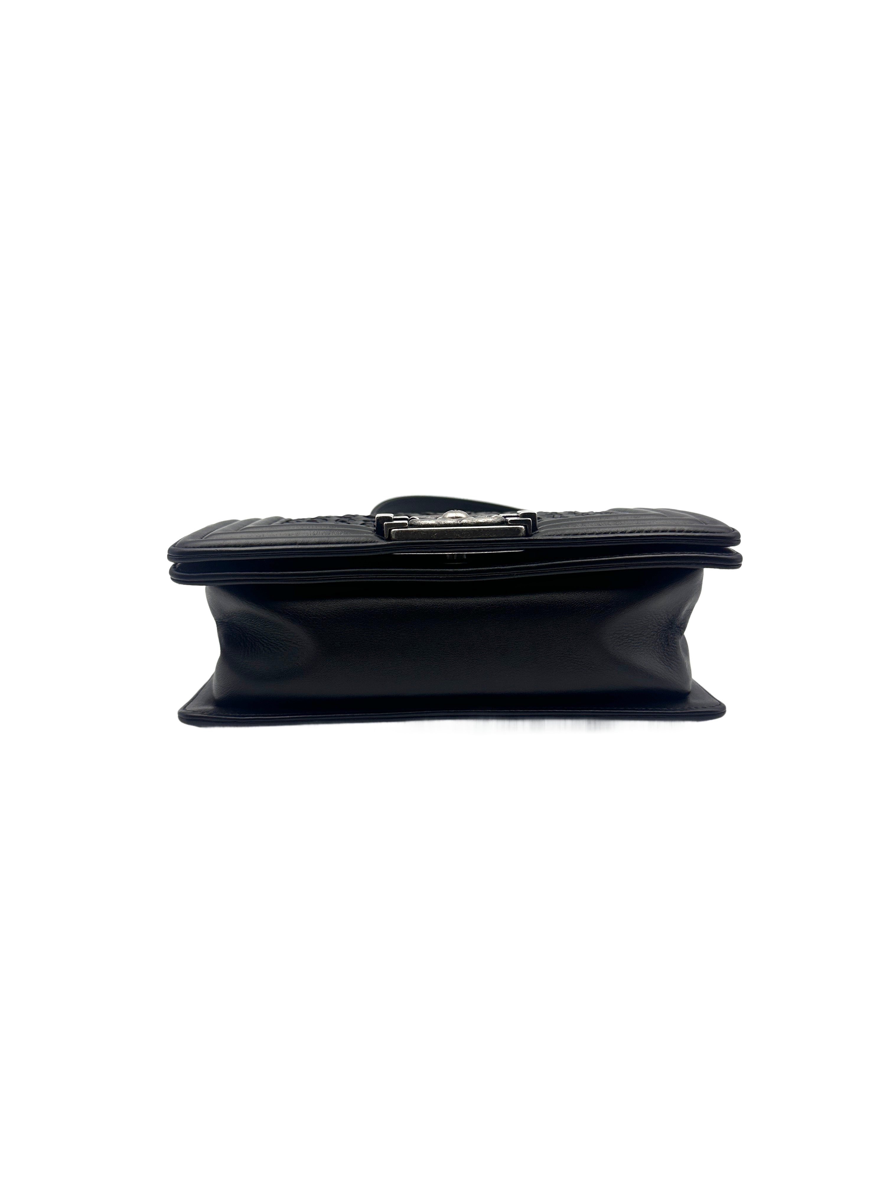 Chanel Leather Boy Flap Medium Plexiglass Crossbody Bag Black (20***99) cc742