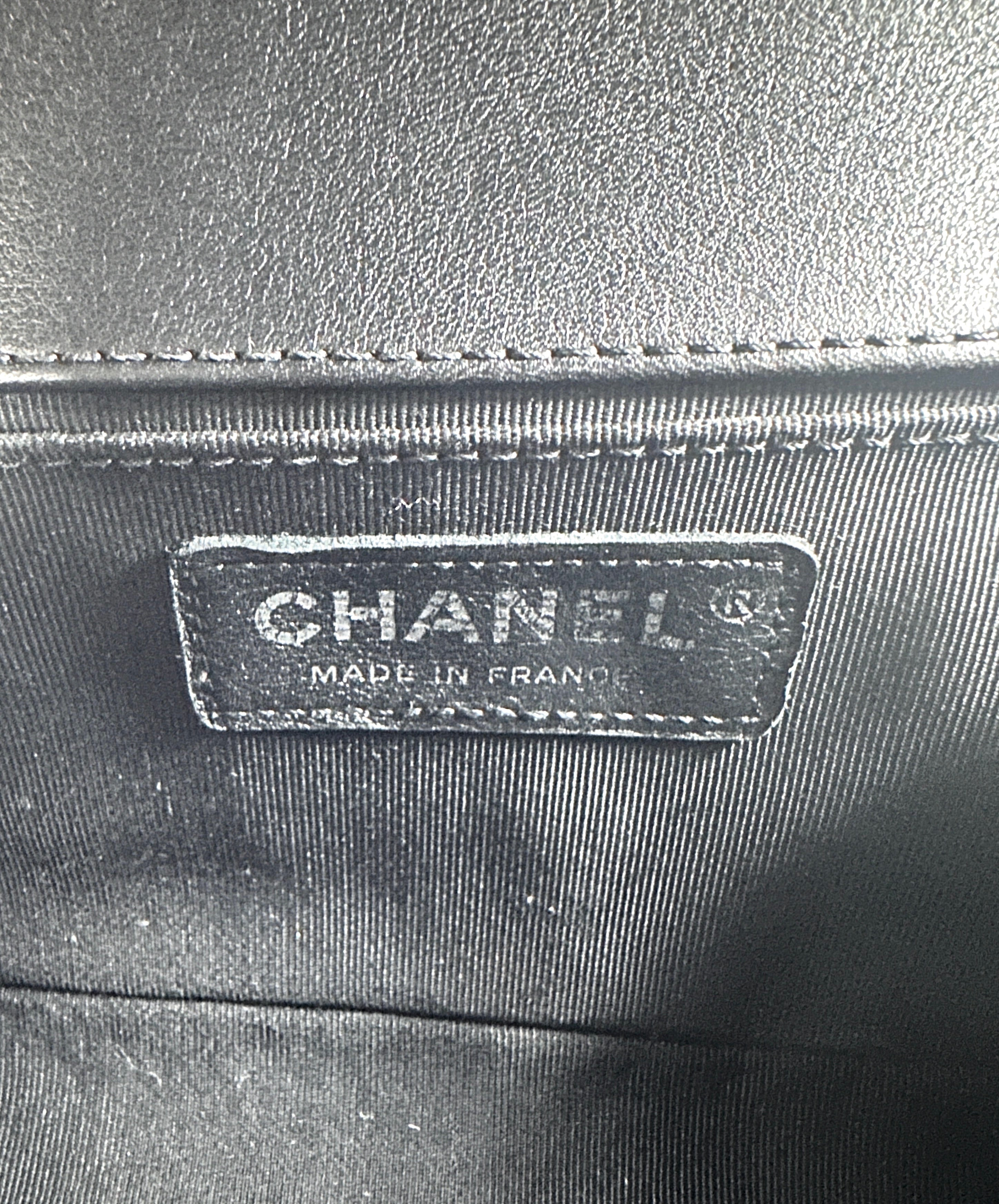 Chanel Leather Boy Flap Medium Plexiglass Crossbody Bag Black (20***99) cc742