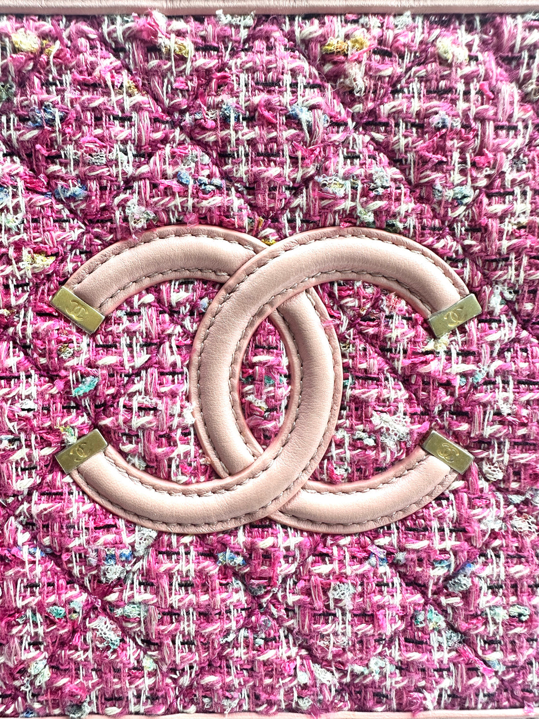 Chanel Tweed and Leather Flligree Vanity Bag Medium Pink (27***75) CC774