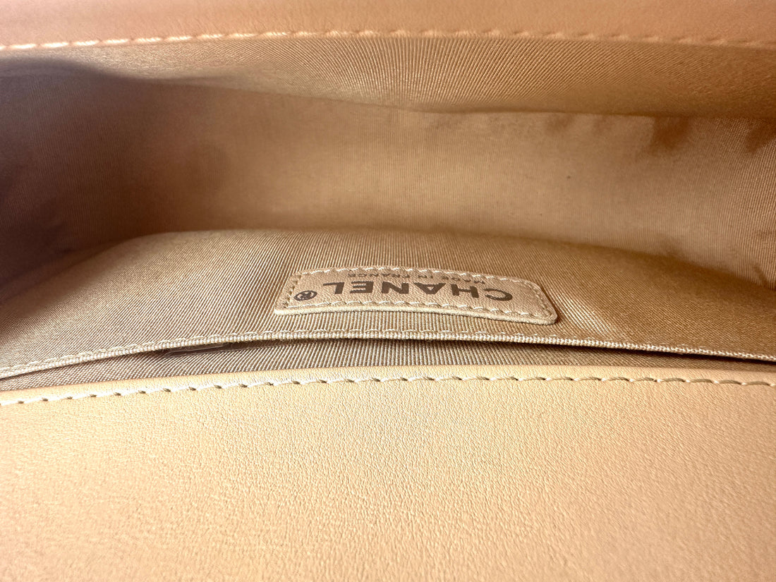 Chanel Chevron Calfskin Boy Flap Bag Beige( (23***40) CC781