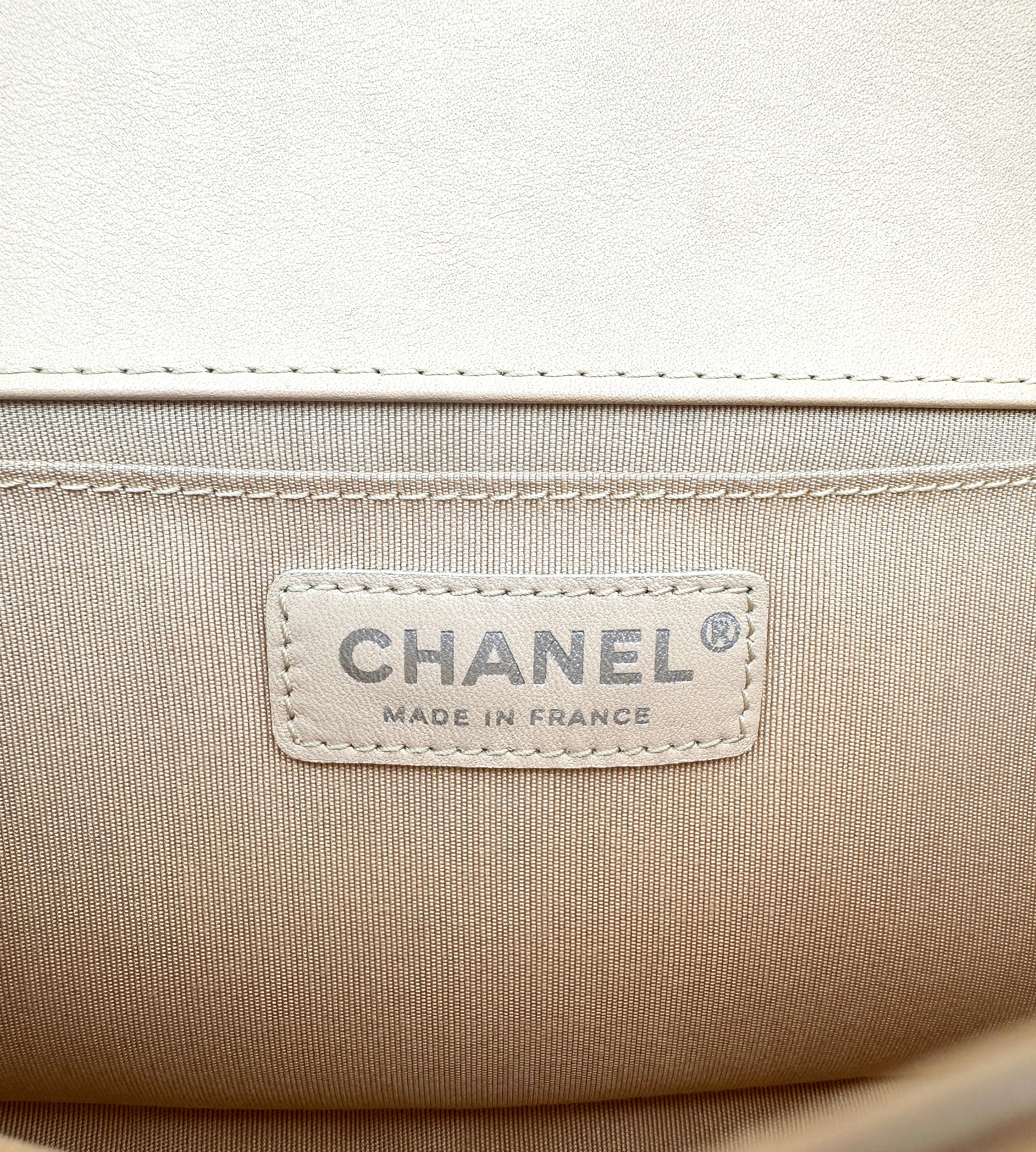 Chanel Chevron Calfskin Boy Flap Bag Beige( (23***40) CC781