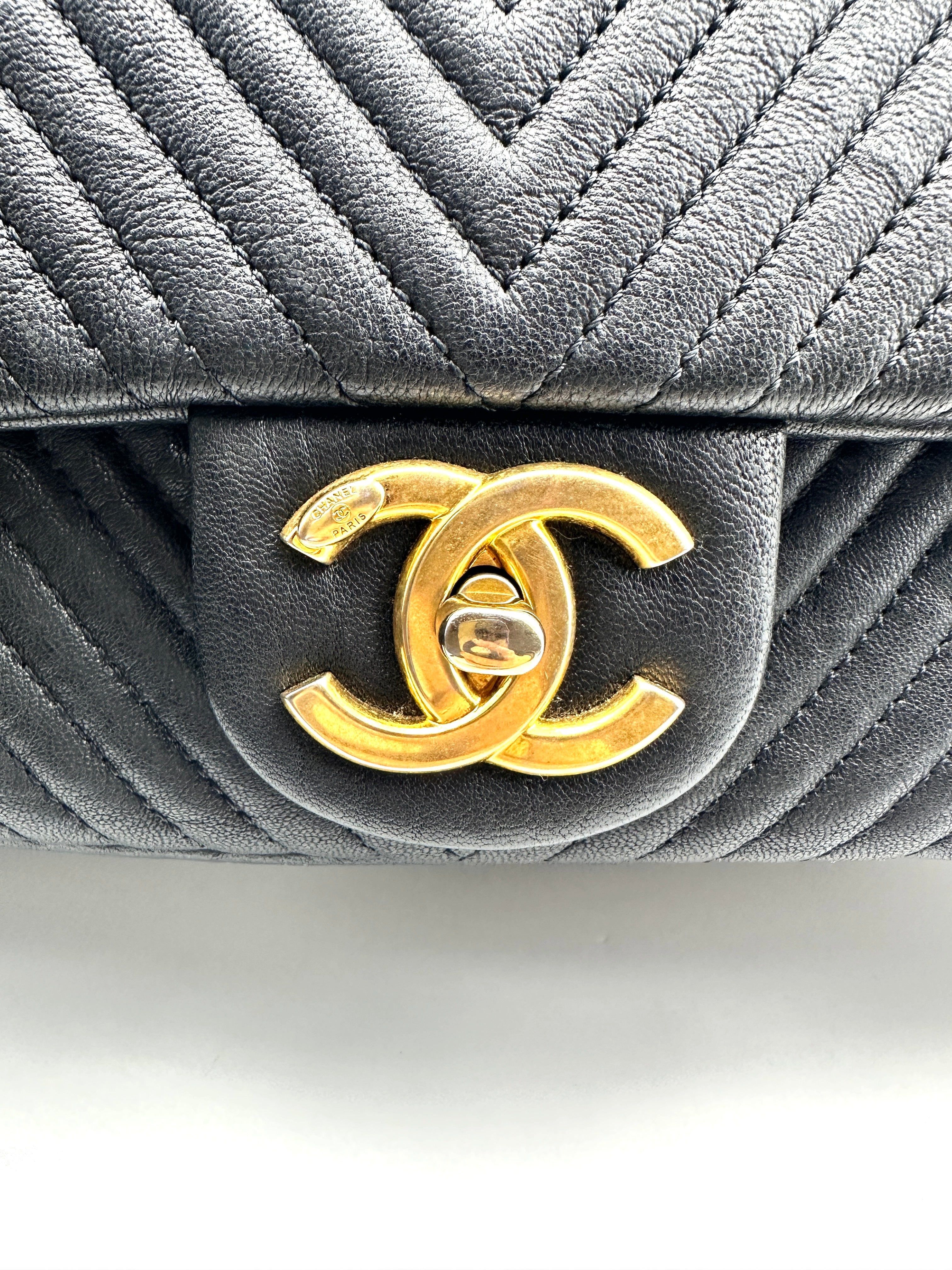 Chanel Chevron Calfskin Surpique Seasonal Flap Black (18***09) CC780