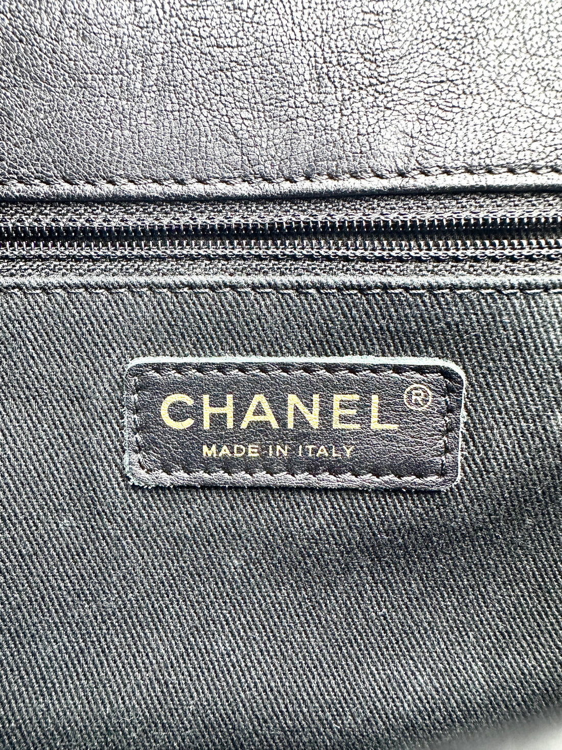 Chanel Chevron Calfskin Surpique Seasonal Flap Black (18***09) CC780