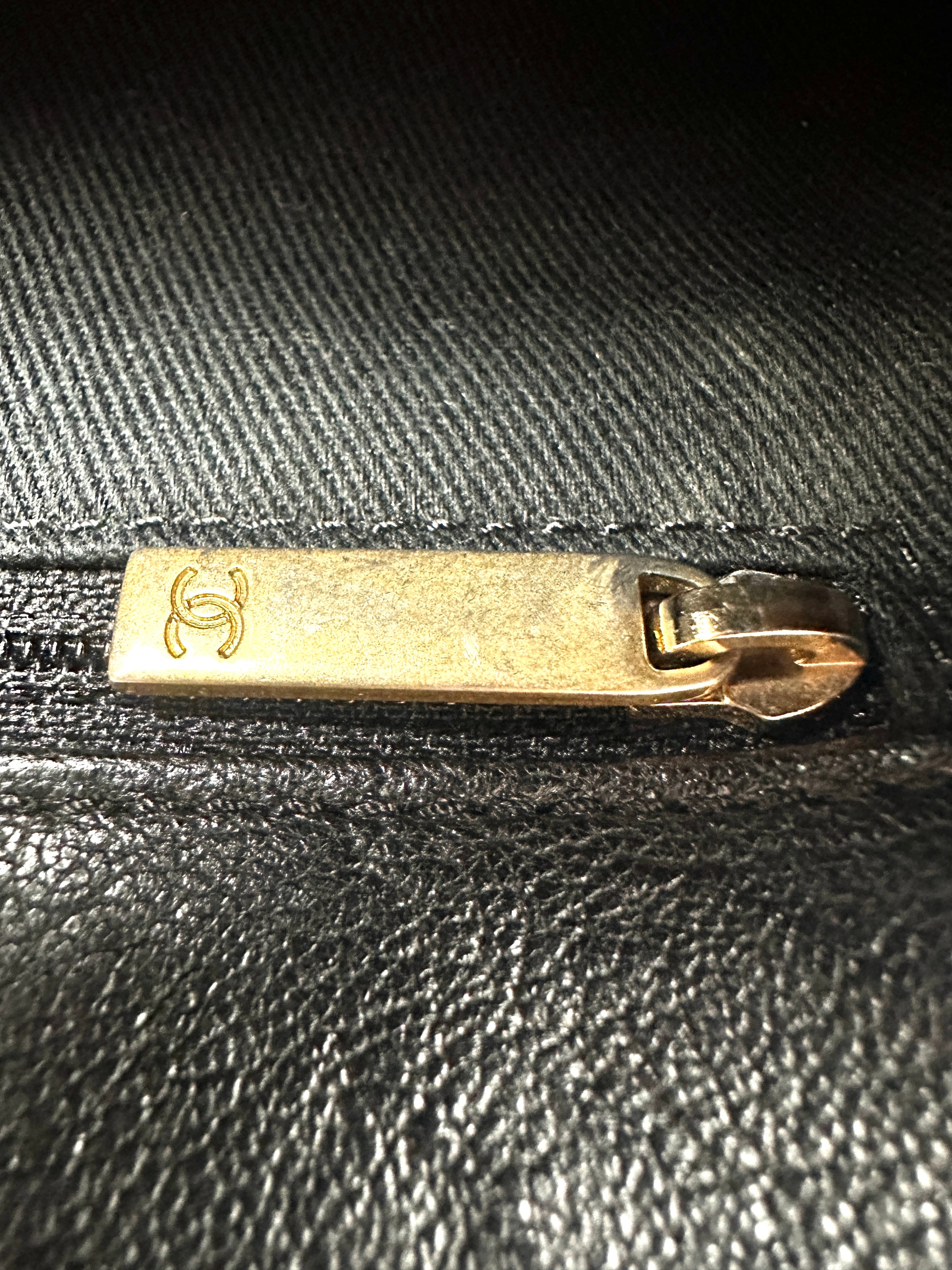 Chanel Chevron Calfskin Surpique Seasonal Flap Black (18***09) CC780