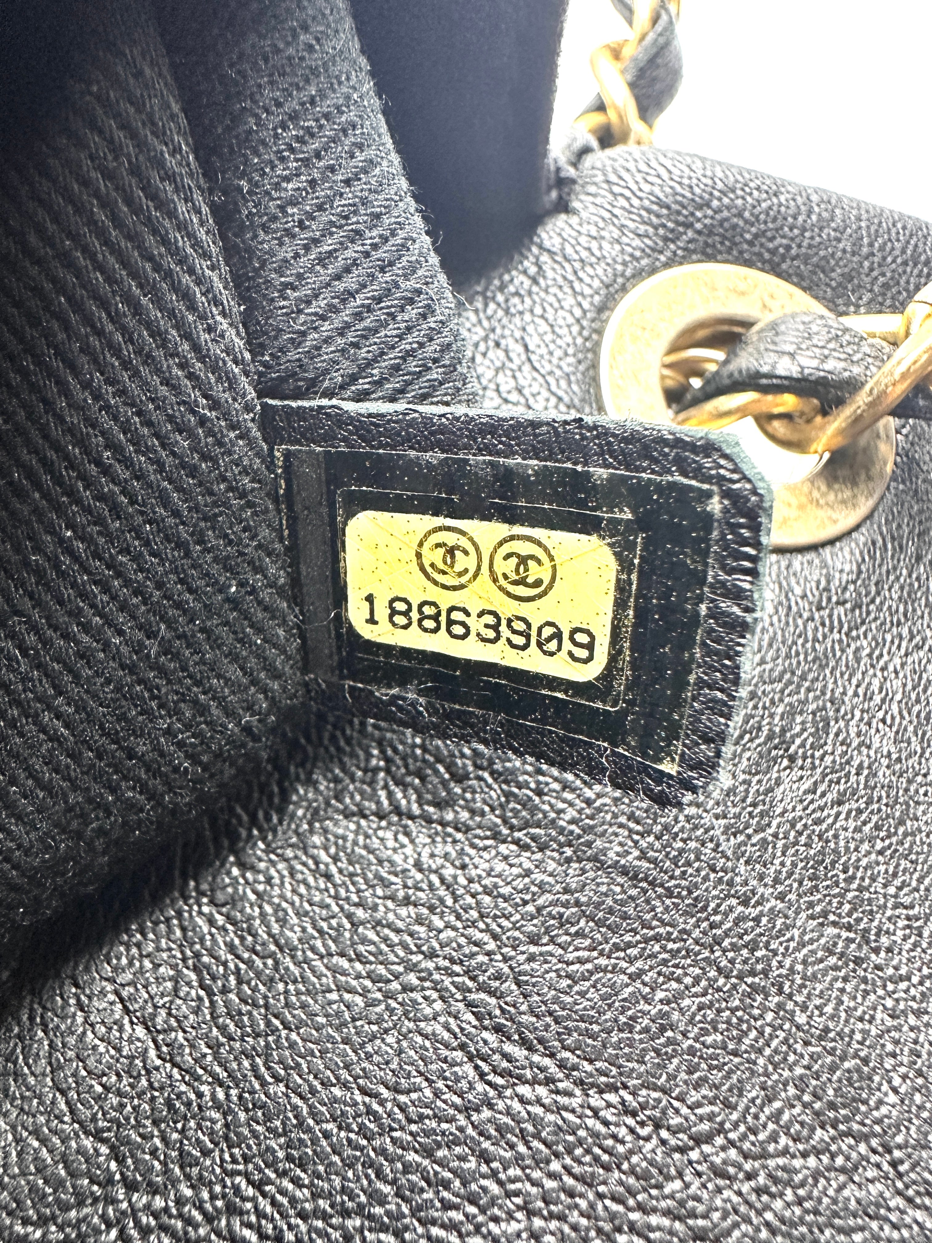 Chanel Chevron Calfskin Surpique Seasonal Flap Black (18***09) CC780